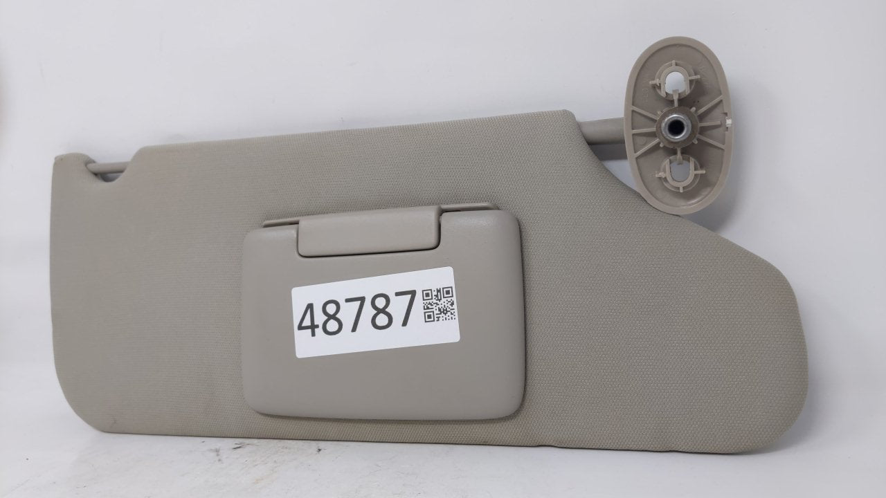 2005 Jeep Cherokee Sun Visor Shade Replacement Passenger Right Mirror Fits OEM Used Auto Parts - Oemusedautoparts1.com