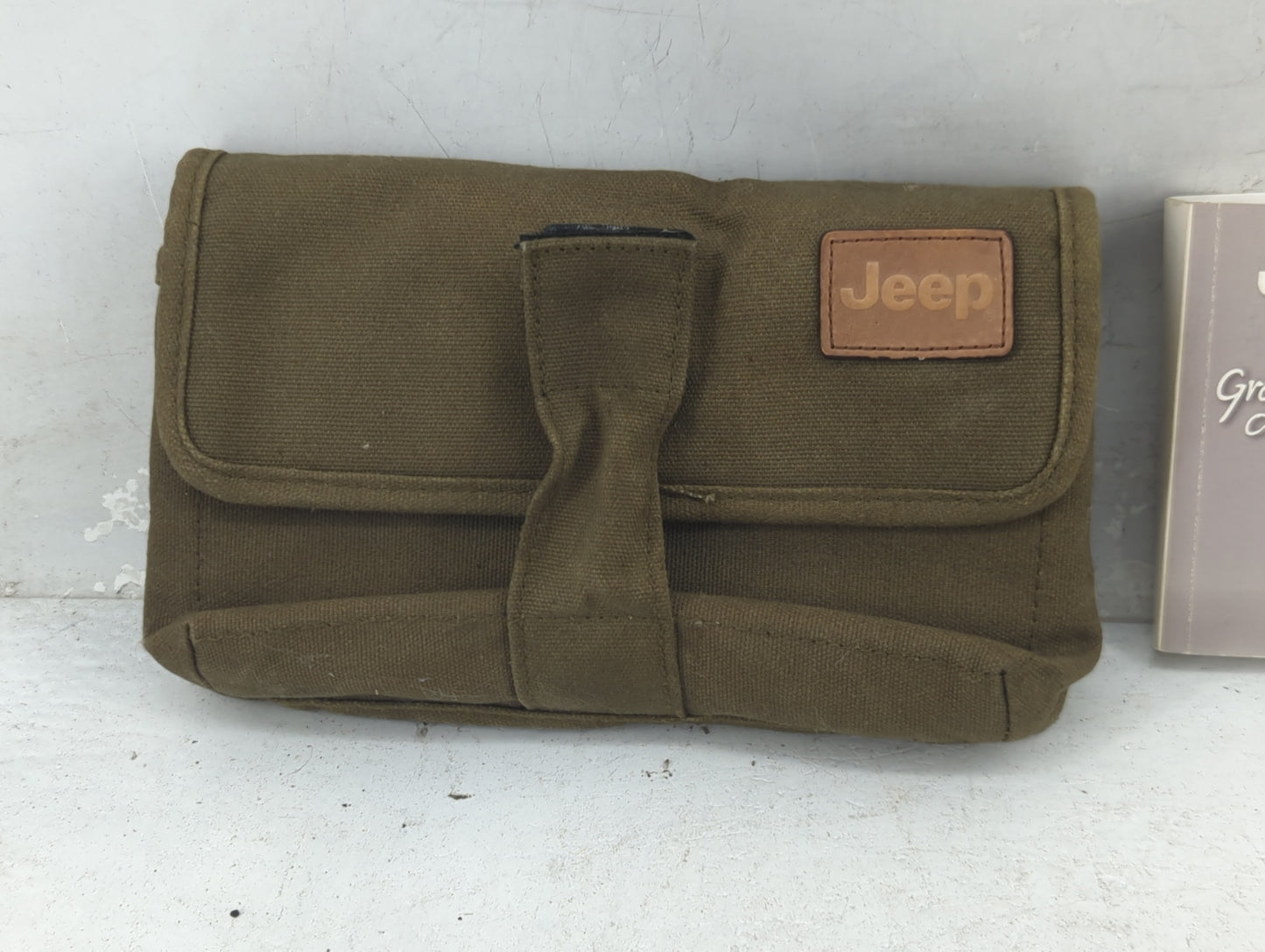 2005 Jeep Grand Cherokee Owners Manual Book Guide P/N:81-326-0554 OEM Used Auto Parts - Oemusedautoparts1.com