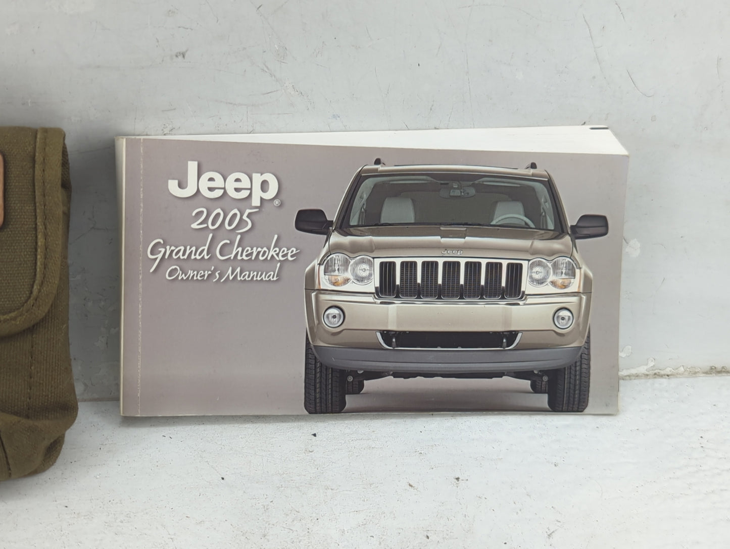 2005 Jeep Grand Cherokee Owners Manual Book Guide P/N:81-326-0554 OEM Used Auto Parts - Oemusedautoparts1.com