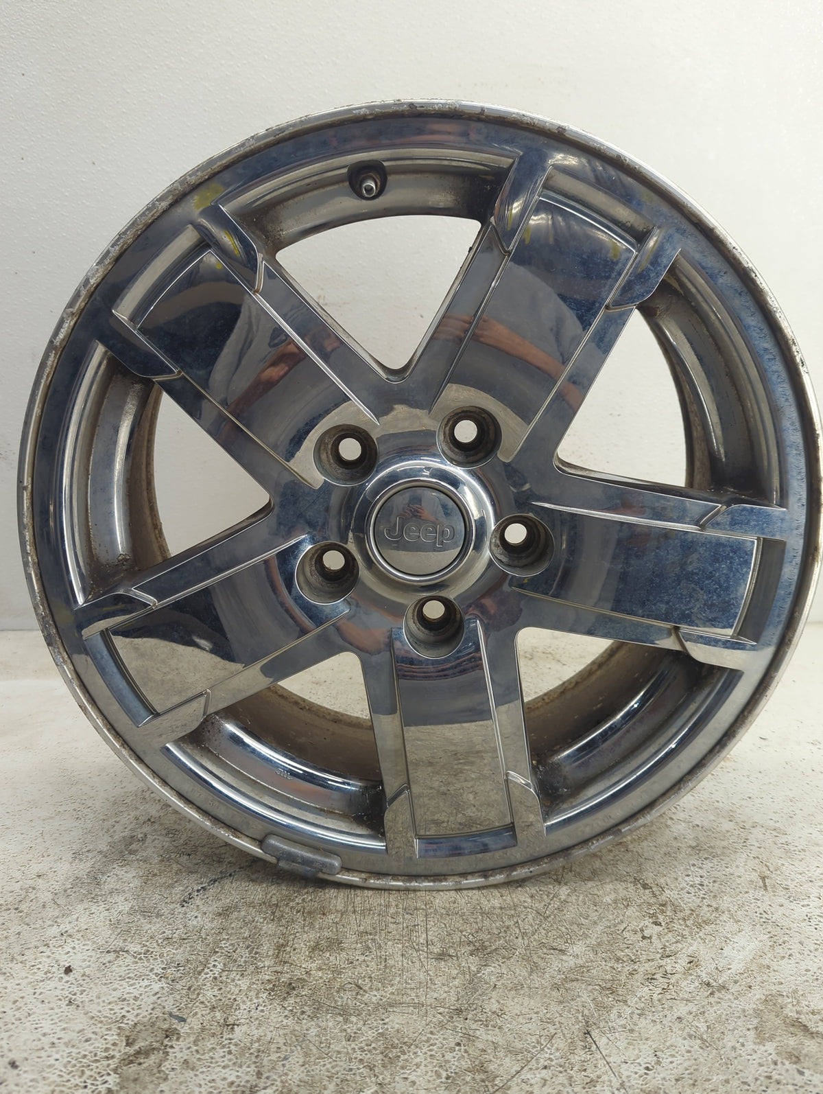 2005-2007 Jeep Grand Cherokee Oem Wheel Rim 1089965 - Oemusedautoparts1.com