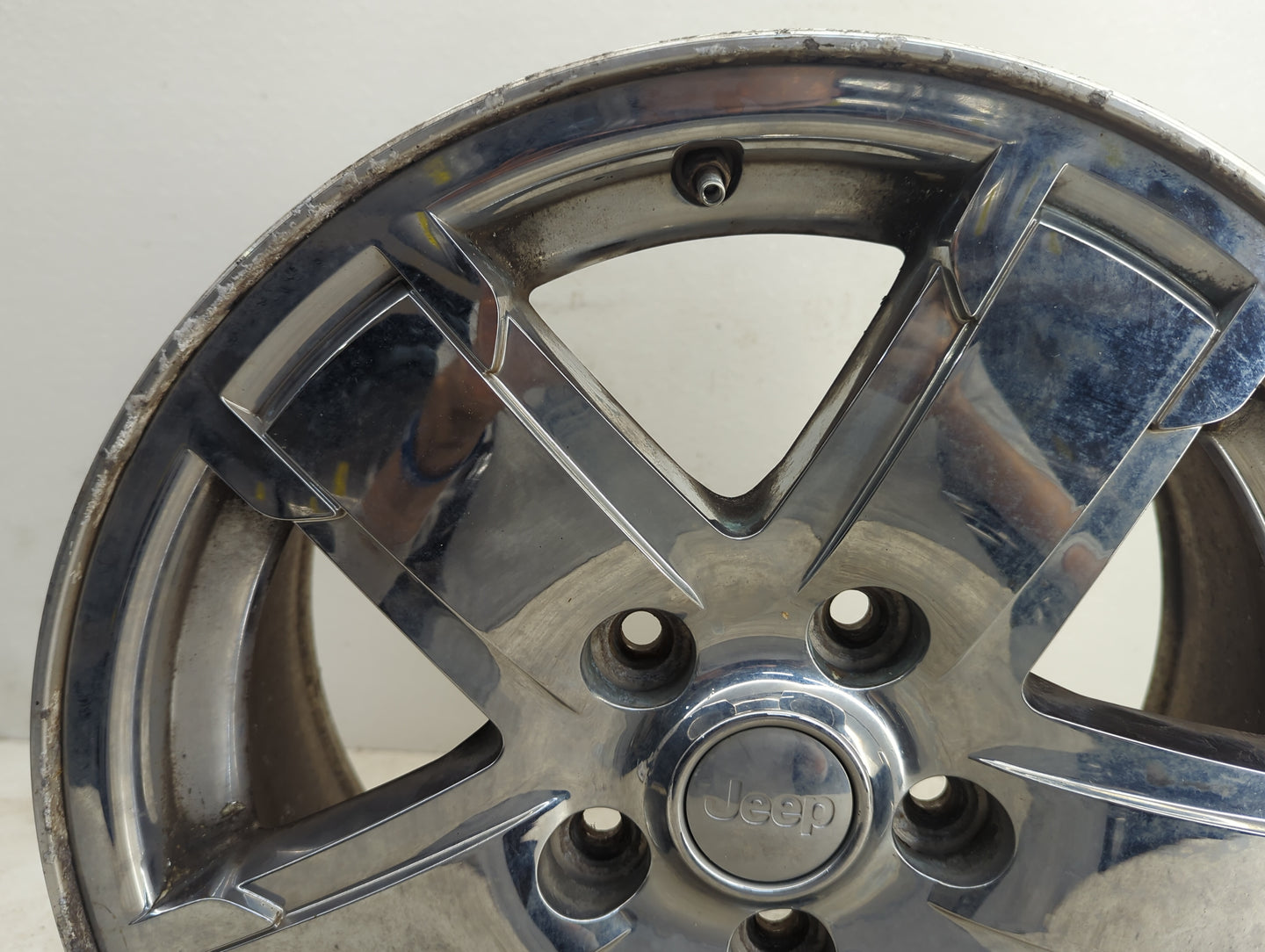 2005-2007 Jeep Grand Cherokee Oem Wheel Rim - Oemusedautoparts1.com