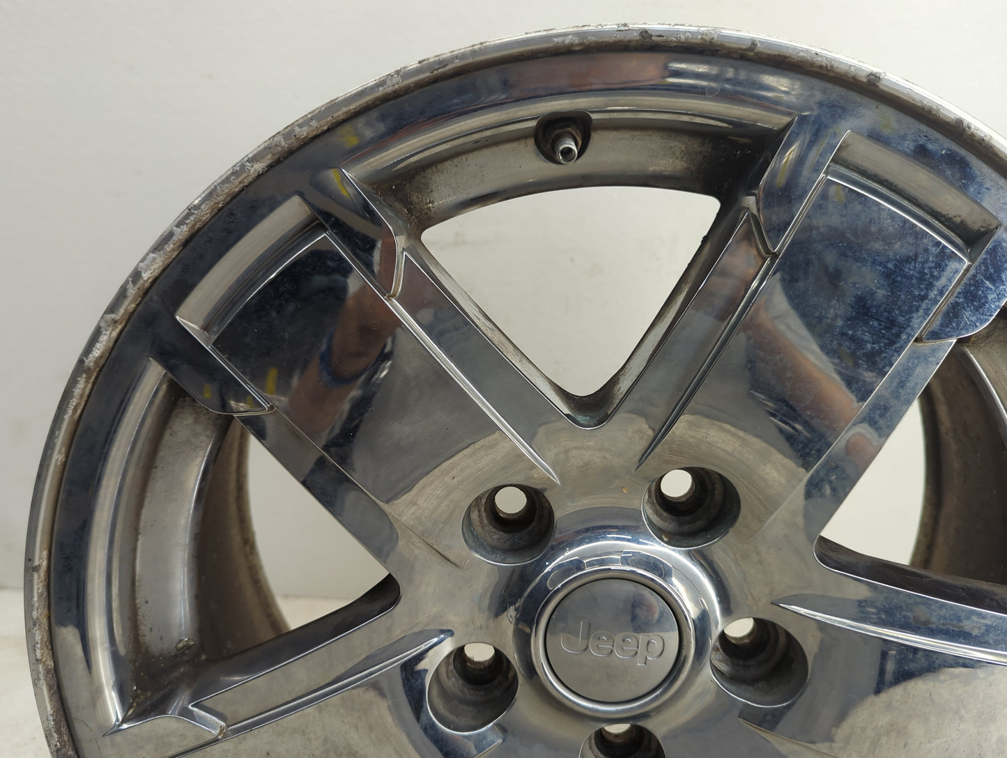 2005-2007 Jeep Grand Cherokee Oem Wheel Rim - Oemusedautoparts1.com