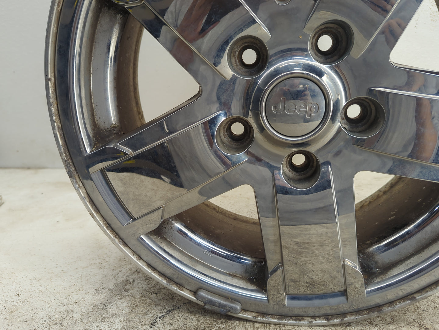 2005-2007 Jeep Grand Cherokee Oem Wheel Rim - Oemusedautoparts1.com