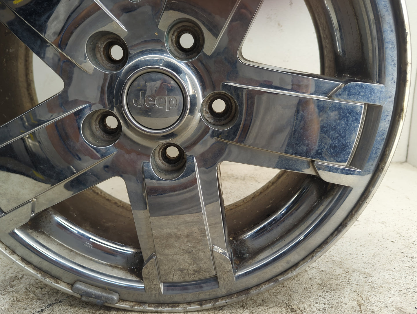 2005-2007 Jeep Grand Cherokee Oem Wheel Rim 1089965 - Oemusedautoparts1.com