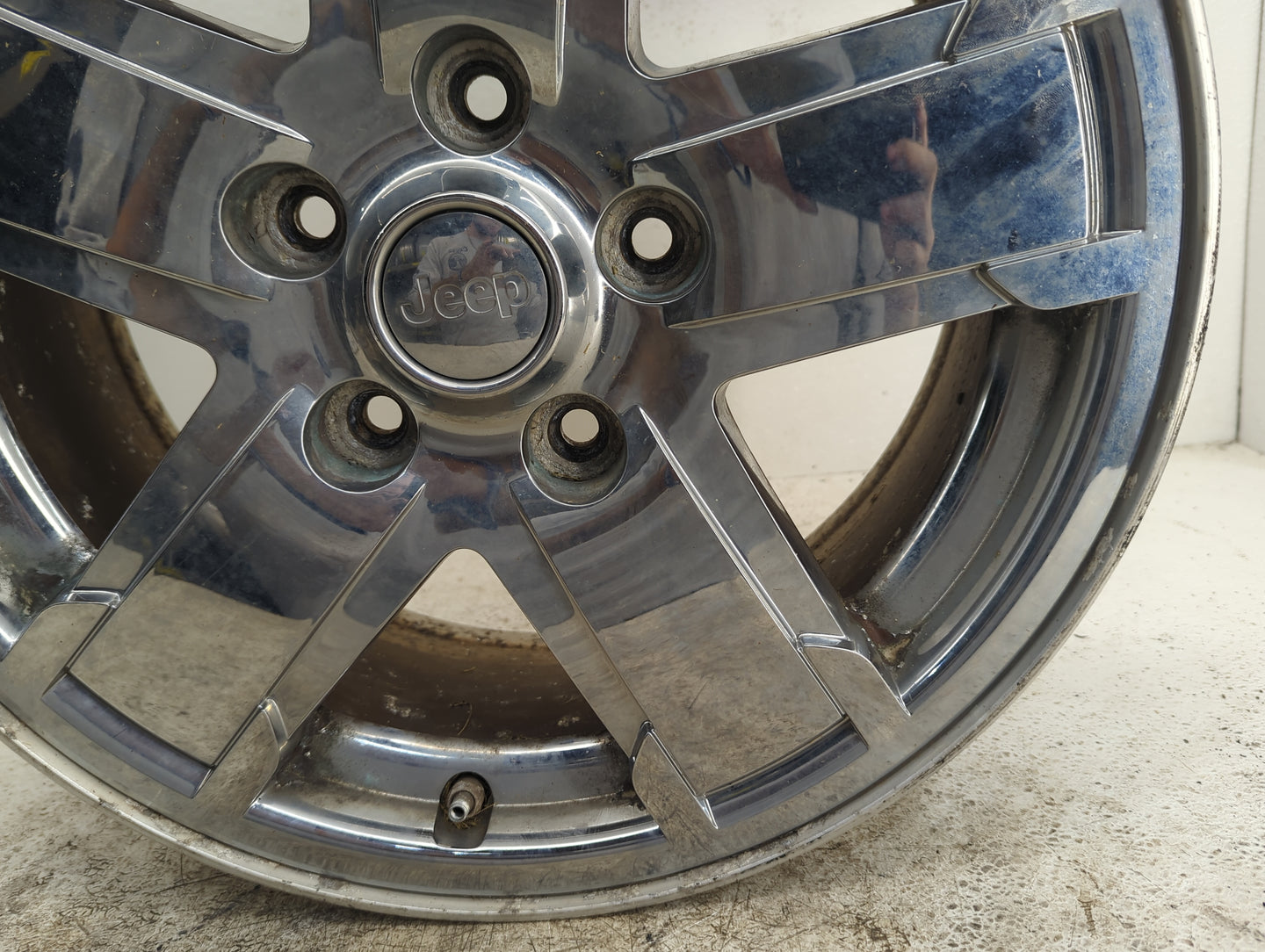 2005-2007 Jeep Grand Cherokee Oem Wheel Rim - Oemusedautoparts1.com