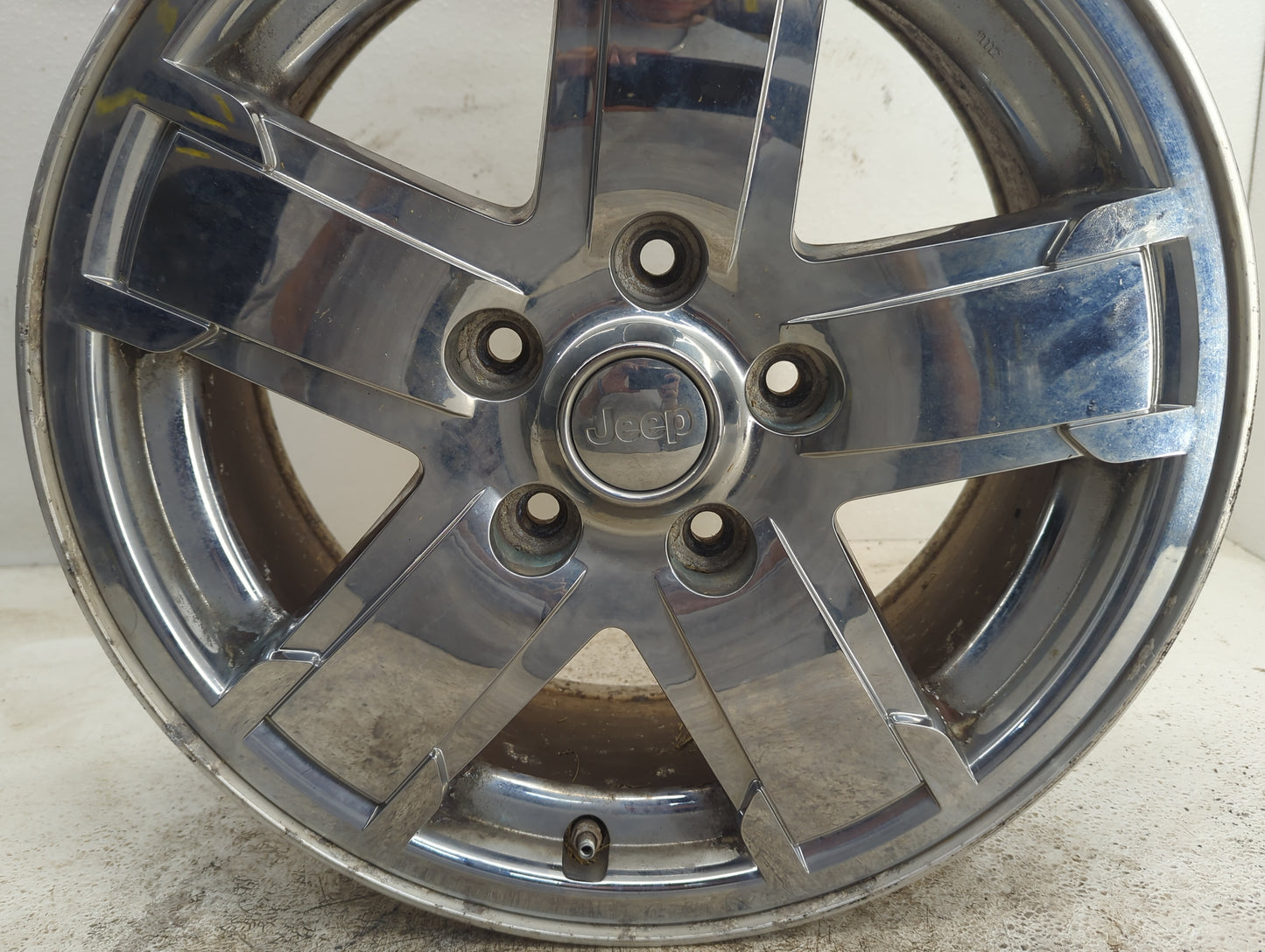 2005-2007 Jeep Grand Cherokee Oem Wheel Rim - Oemusedautoparts1.com