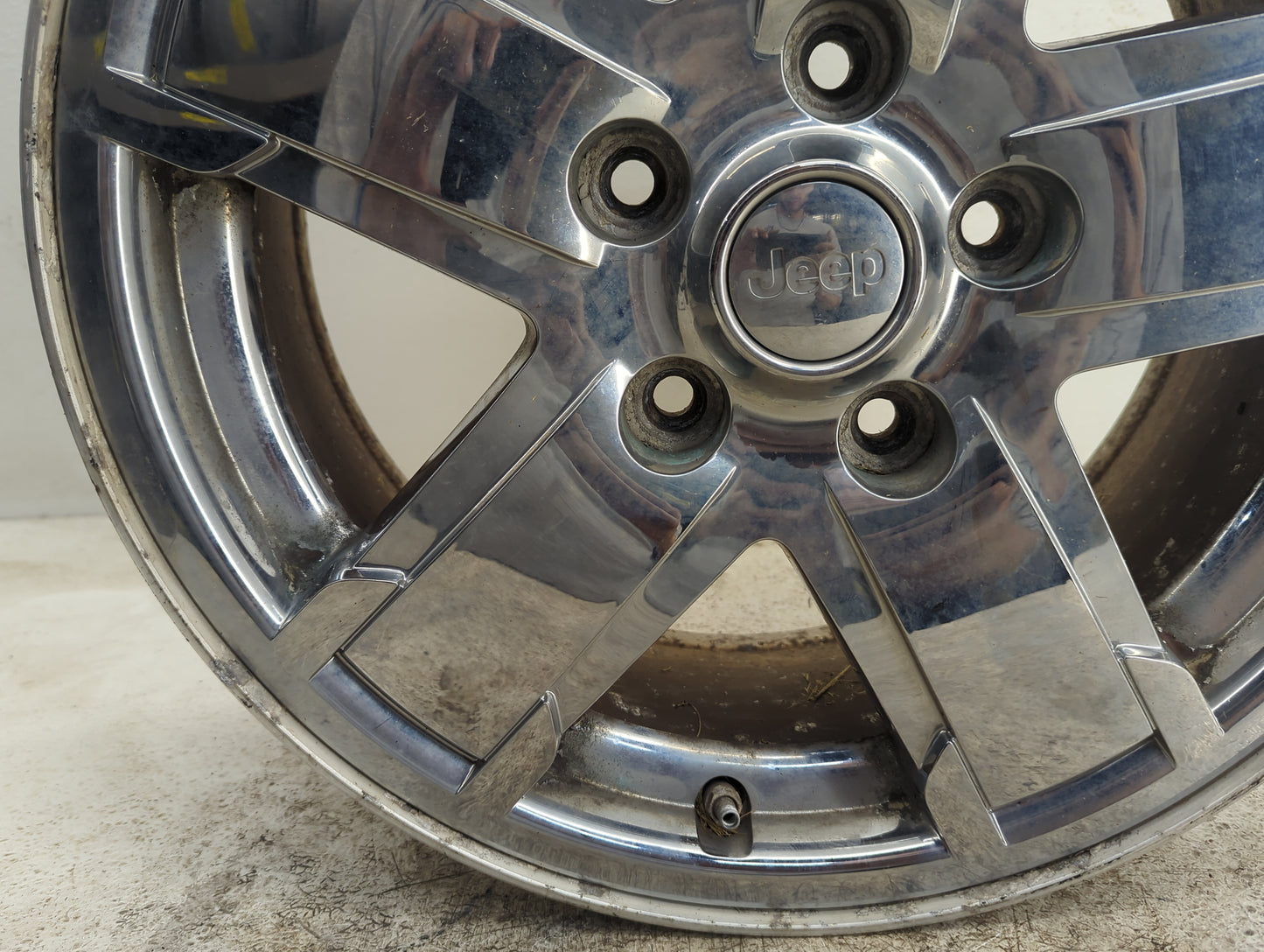 2005-2007 Jeep Grand Cherokee Oem Wheel Rim - Oemusedautoparts1.com