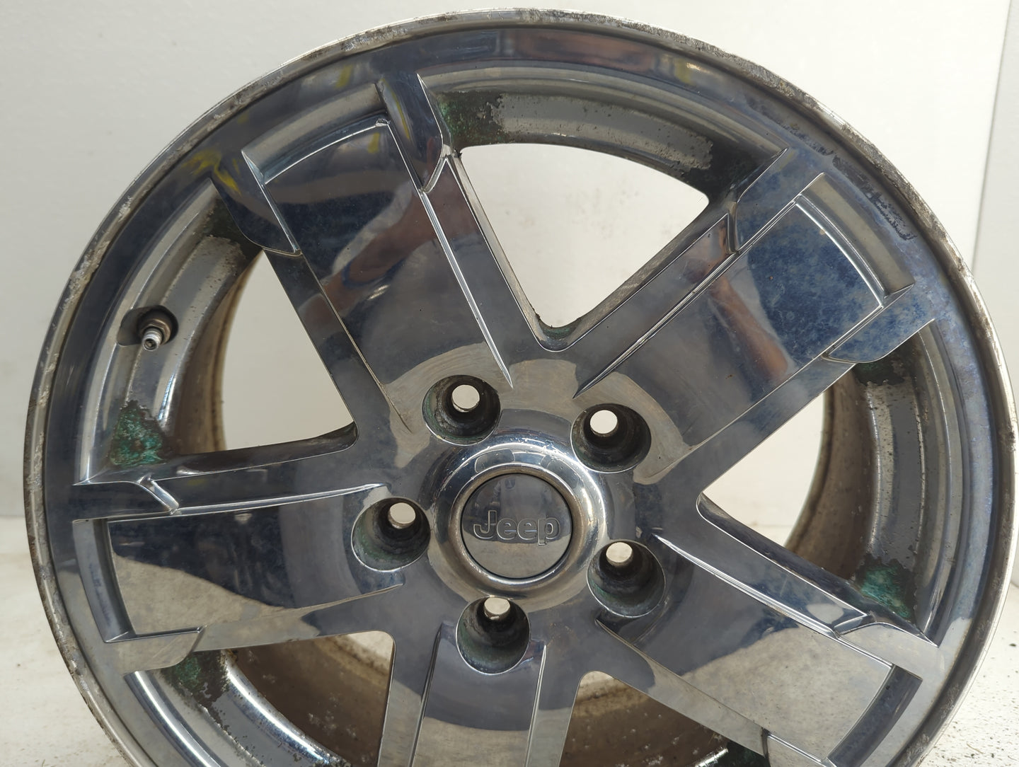 2005-2007 Jeep Grand Cherokee Oem Wheel Rim - Oemusedautoparts1.com