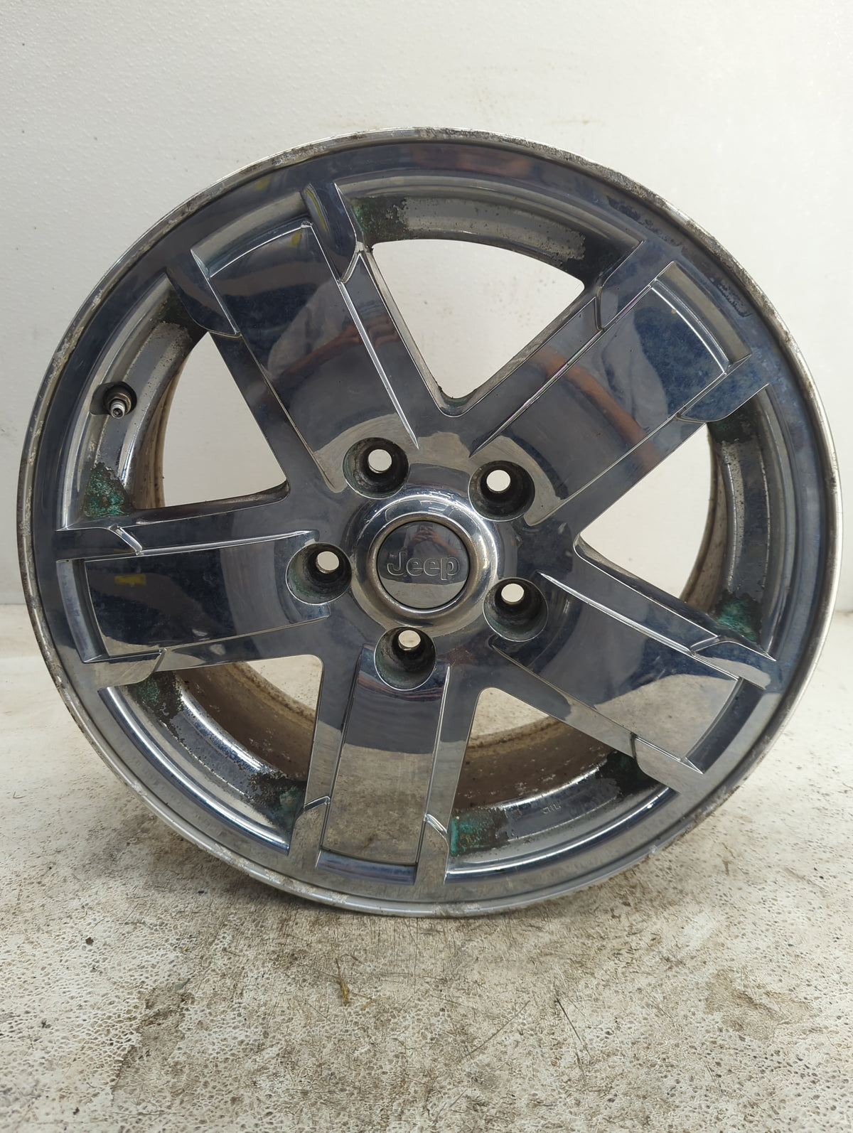 2005-2007 Jeep Grand Cherokee Oem Wheel Rim 1089968 - Oemusedautoparts1.com
