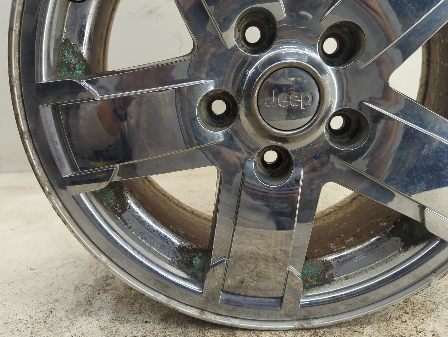 2005-2007 Jeep Grand Cherokee Oem Wheel Rim - Oemusedautoparts1.com