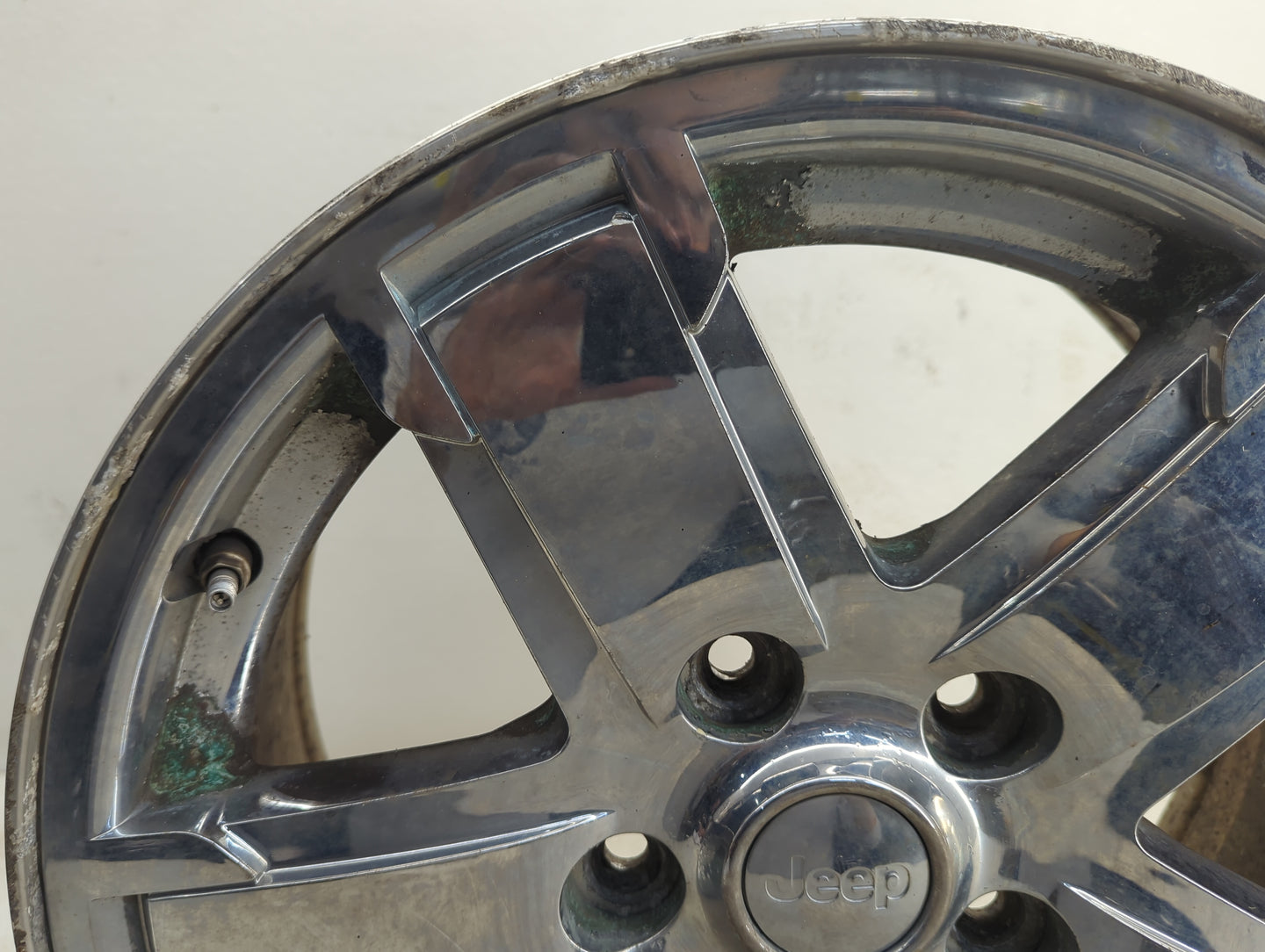 2005-2007 Jeep Grand Cherokee Oem Wheel Rim - Oemusedautoparts1.com