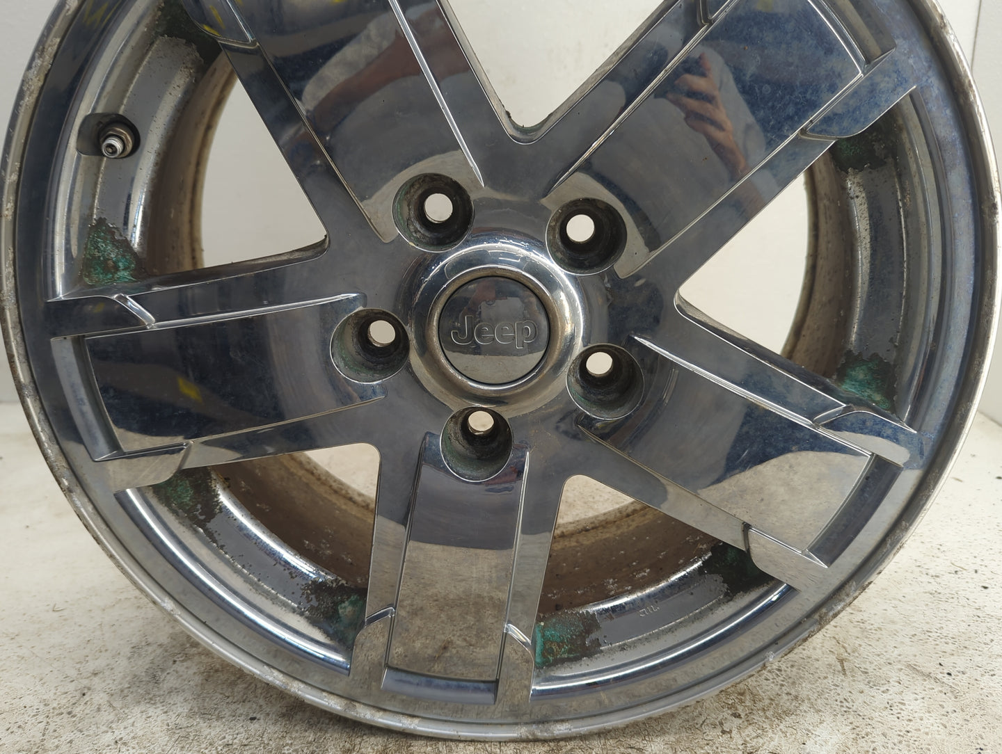 2005-2007 Jeep Grand Cherokee Oem Wheel Rim - Oemusedautoparts1.com