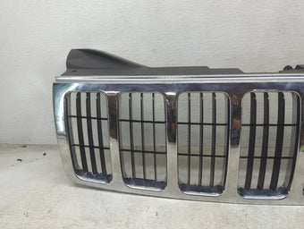 compare product 2005-2007 Jeep Grand Cherokee Front Bumper Grille Chrome