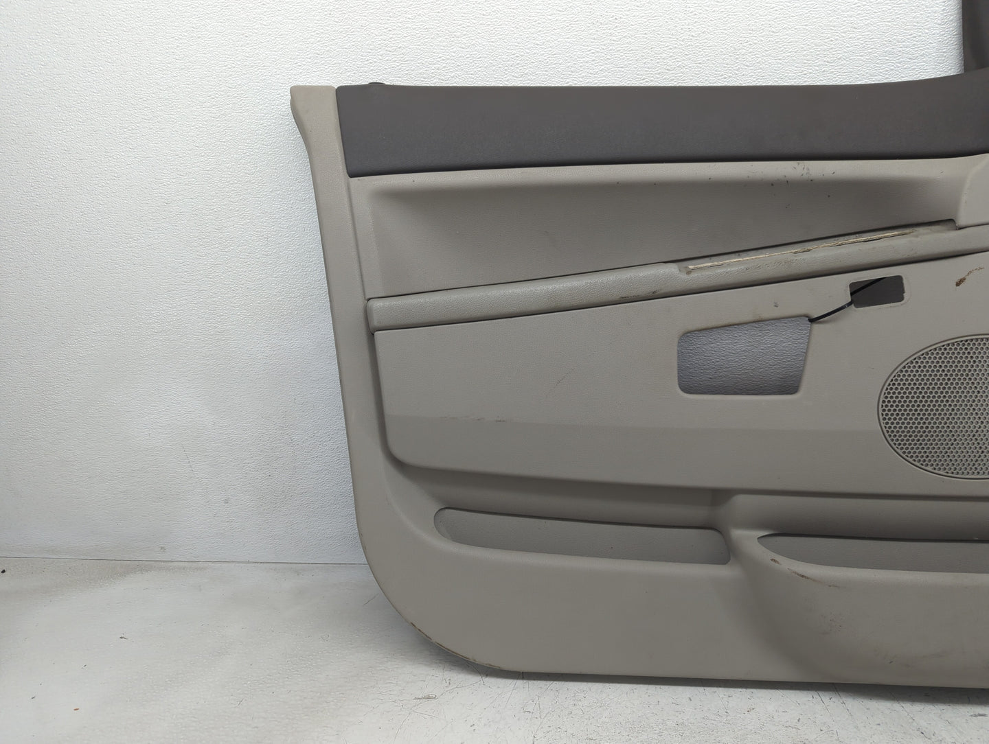 2005 Jeep Grand Cherokee Front Left Driver Interior Door Panel Trim - Oemusedautoparts1.com