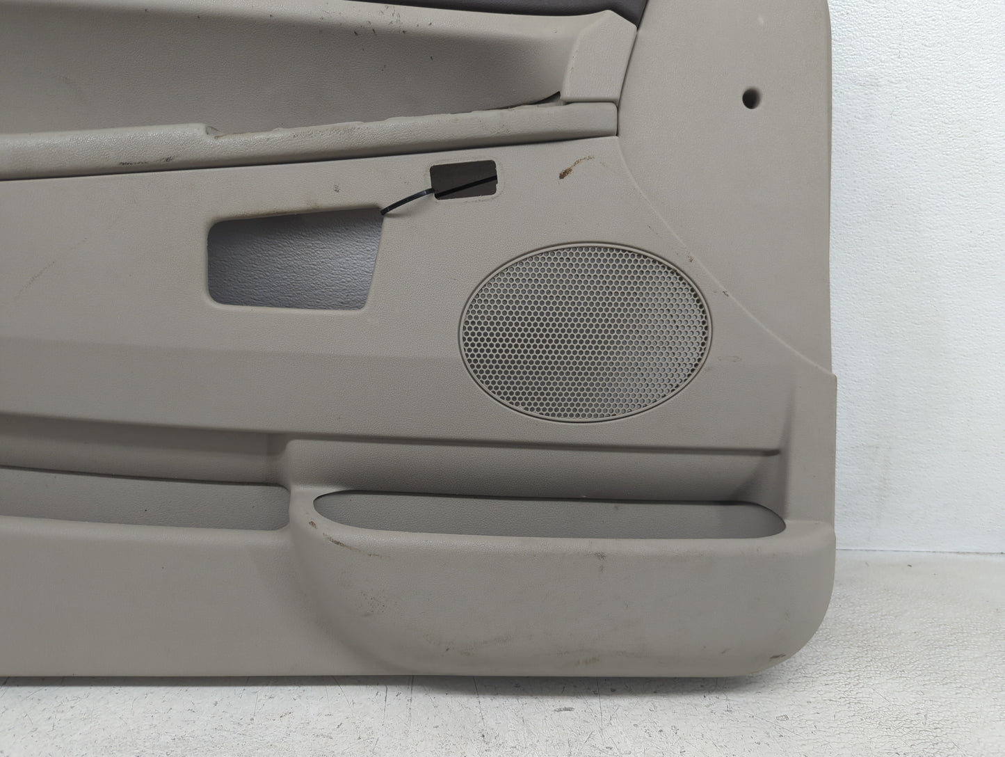 2005 Jeep Grand Cherokee Front Left Driver Interior Door Panel Trim - Oemusedautoparts1.com