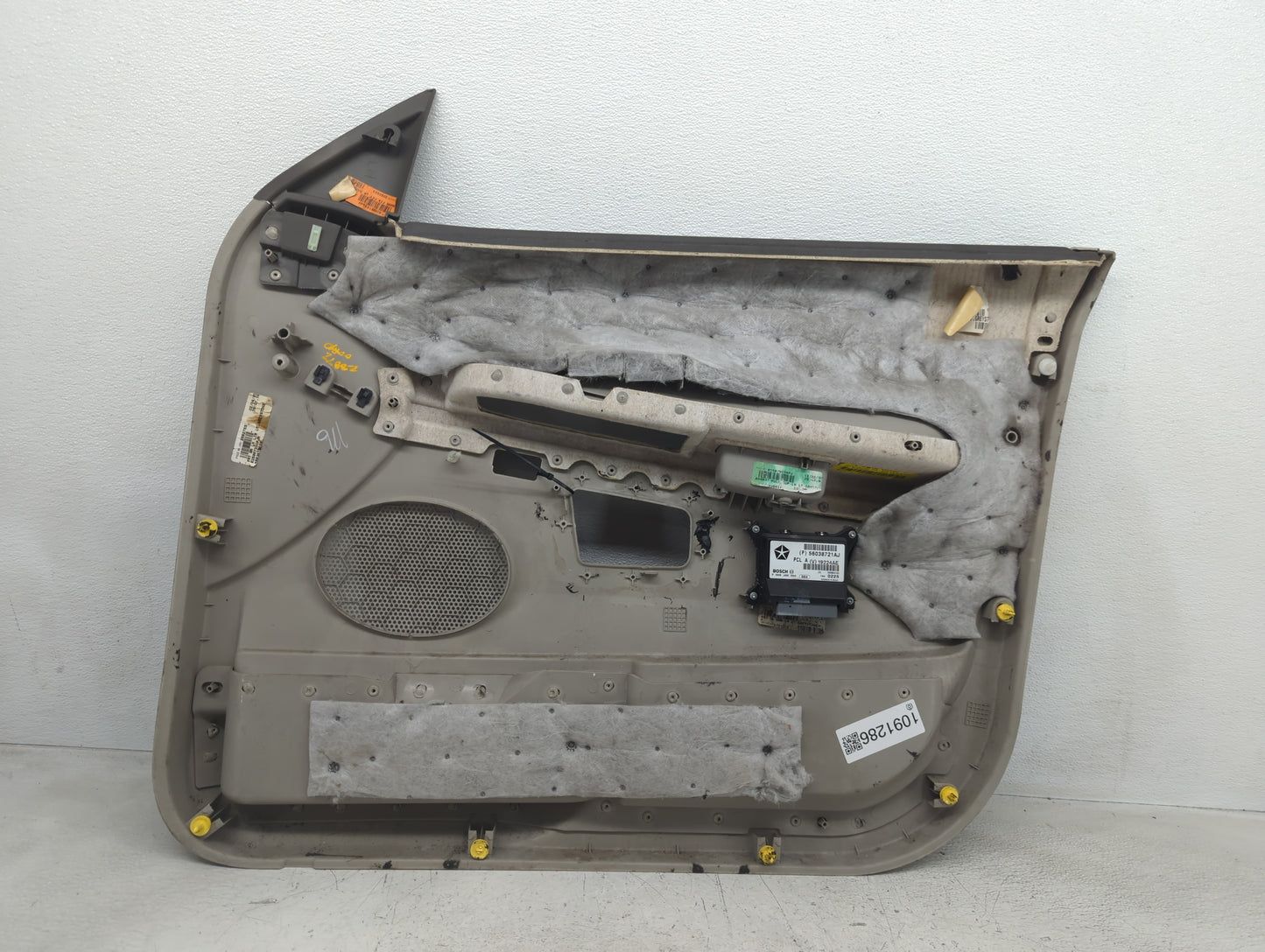 2005 Jeep Grand Cherokee Front Left Driver Interior Door Panel Trim - Oemusedautoparts1.com
