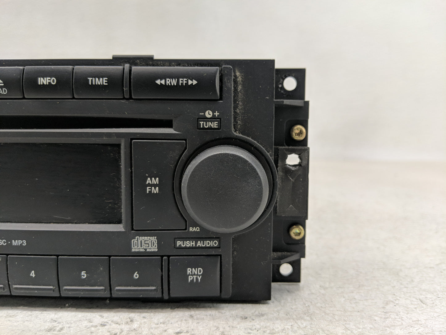 2005-2007 Jeep Grand Cherokee Radio AM FM Cd Player Receiver Replacement P/N:P05091720AF Fits OEM Used Auto Parts - Oemuseda
