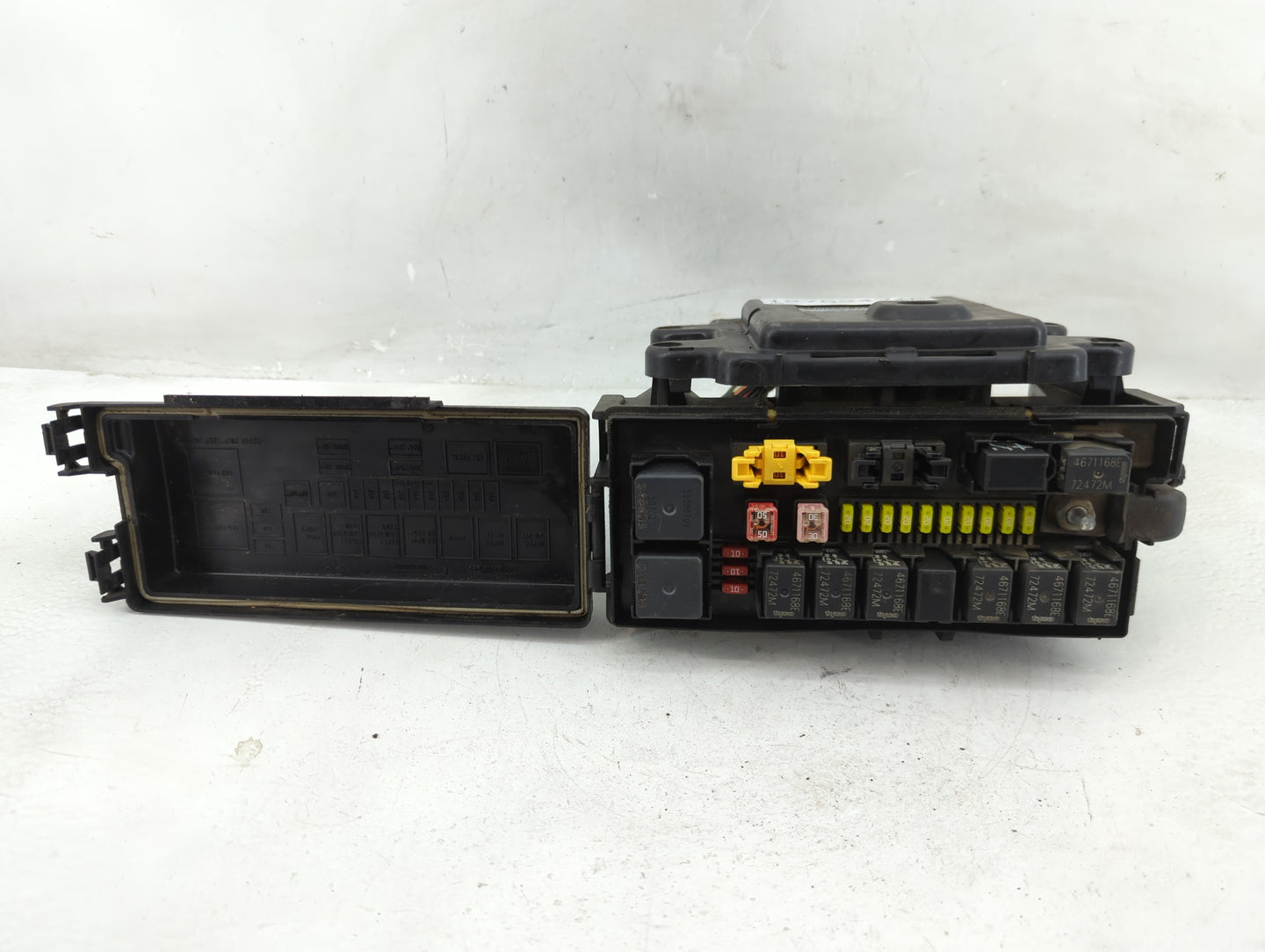 2005-2005 Jeep Grand Cherokee Fusebox Fuse Box Relay Module Tipm - Oemusedautoparts1.com