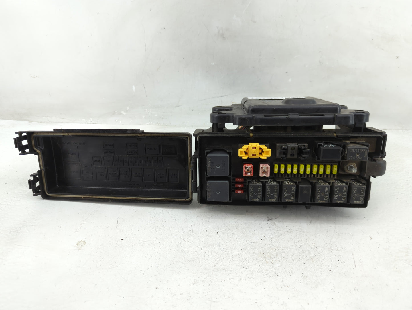 2005-2005 Jeep Grand Cherokee Fusebox Fuse Box Relay Module Tipm - Oemusedautoparts1.com