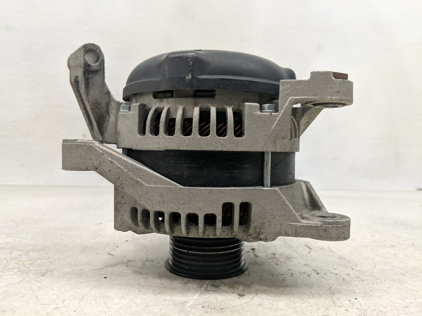 2005-2006 Jeep Grand Cherokee Alternator Replacement Generator Charging Assembly Engine OEM Fits Fits 2005 2006 OEM Used Aut