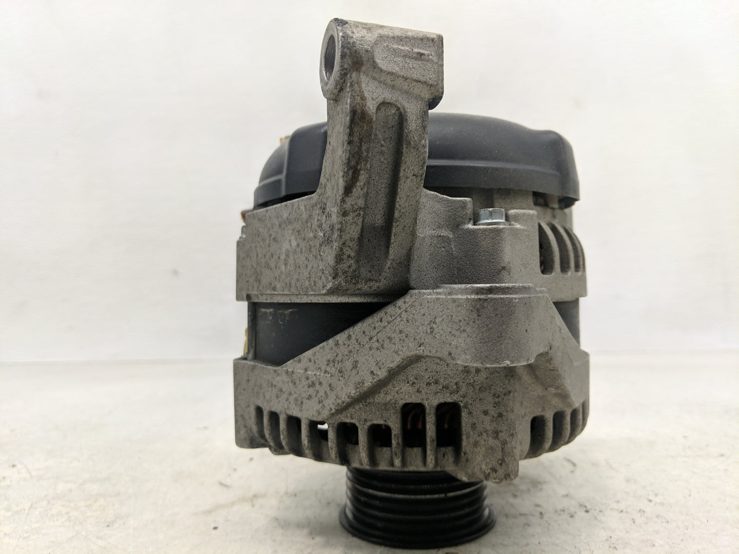 2005-2006 Jeep Grand Cherokee Alternator Replacement Generator Charging Assembly Engine OEM Fits Fits 2005 2006 OEM Used Aut