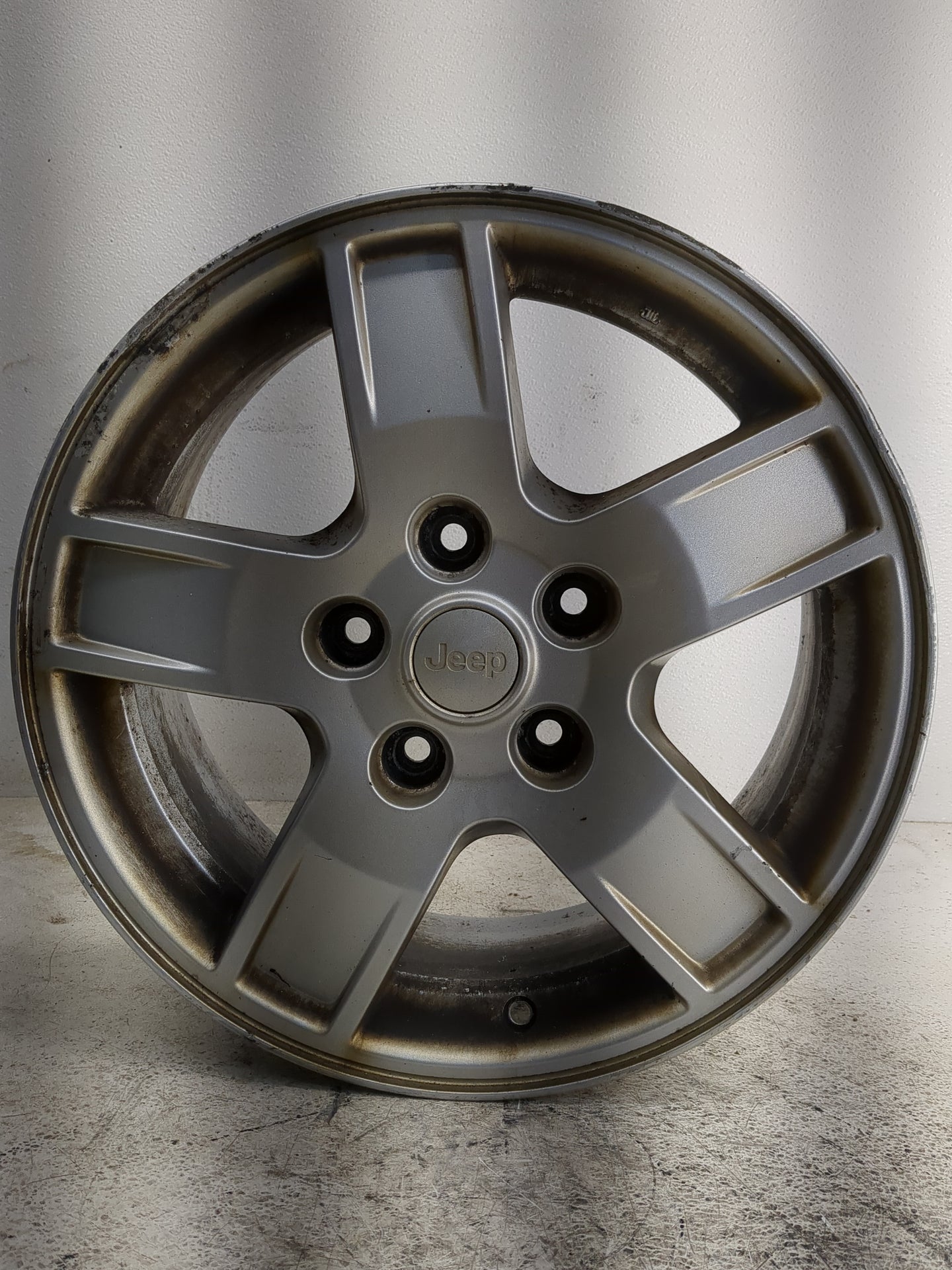 2005-2007 Jeep Grand Cherokee Oem Wheel Rim - Oemusedautoparts1.com