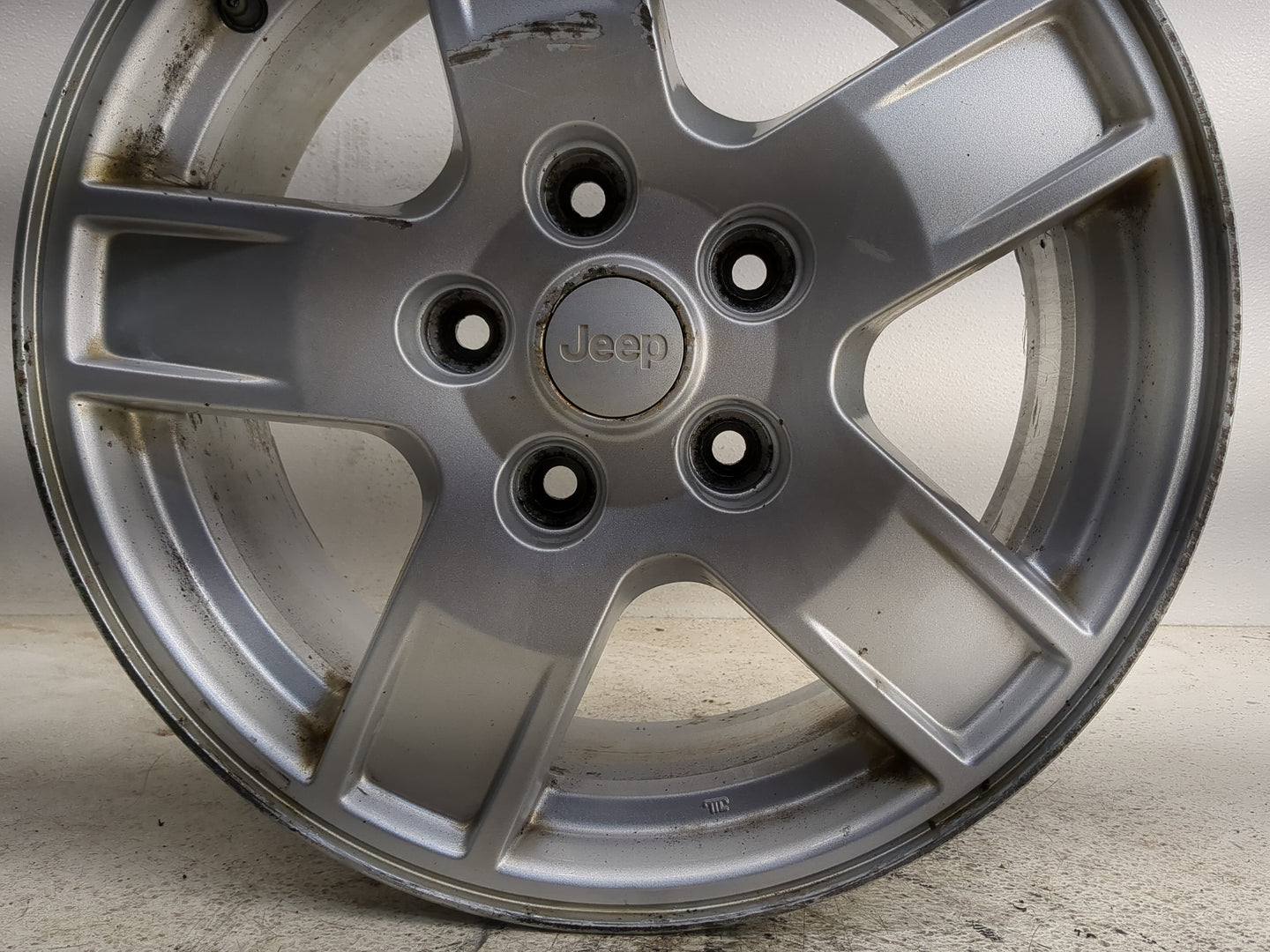 2005-2007 Jeep Grand Cherokee Oem Wheel Rim 1323848 - Oemusedautoparts1.com