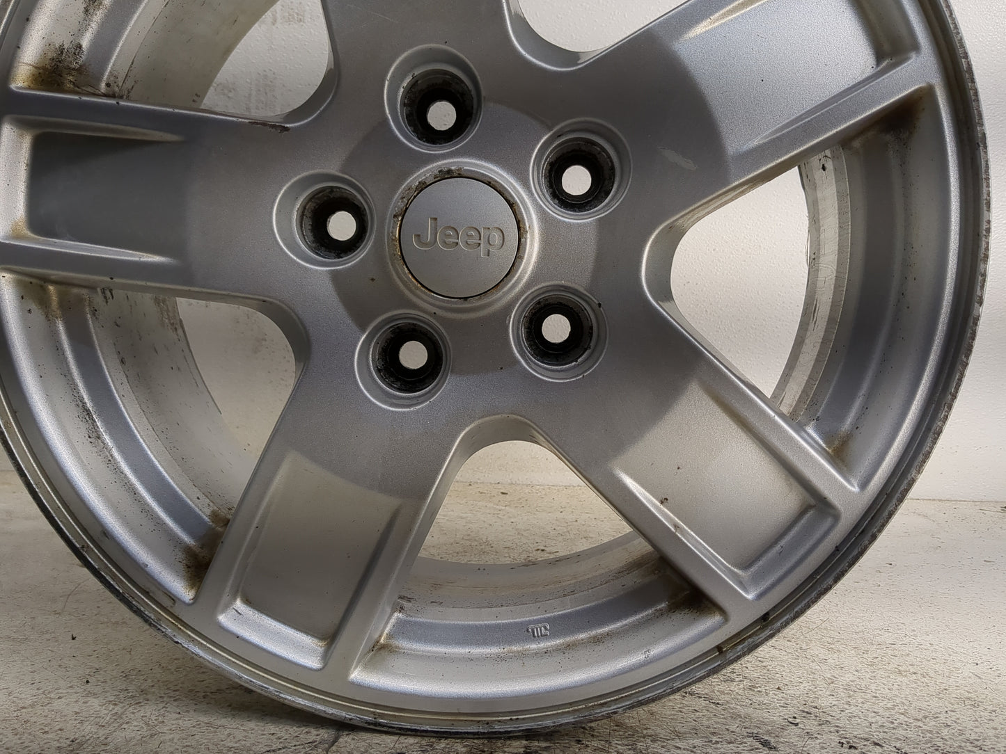 2005-2007 Jeep Grand Cherokee Oem Wheel Rim - Oemusedautoparts1.com