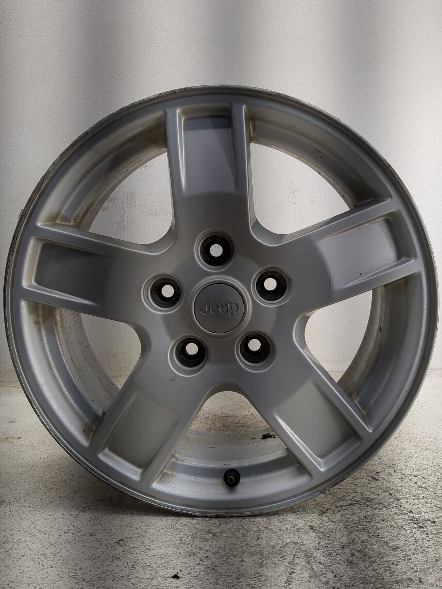 2005-2007 Jeep Grand Cherokee Oem Wheel Rim 1323850 - Oemusedautoparts1.com