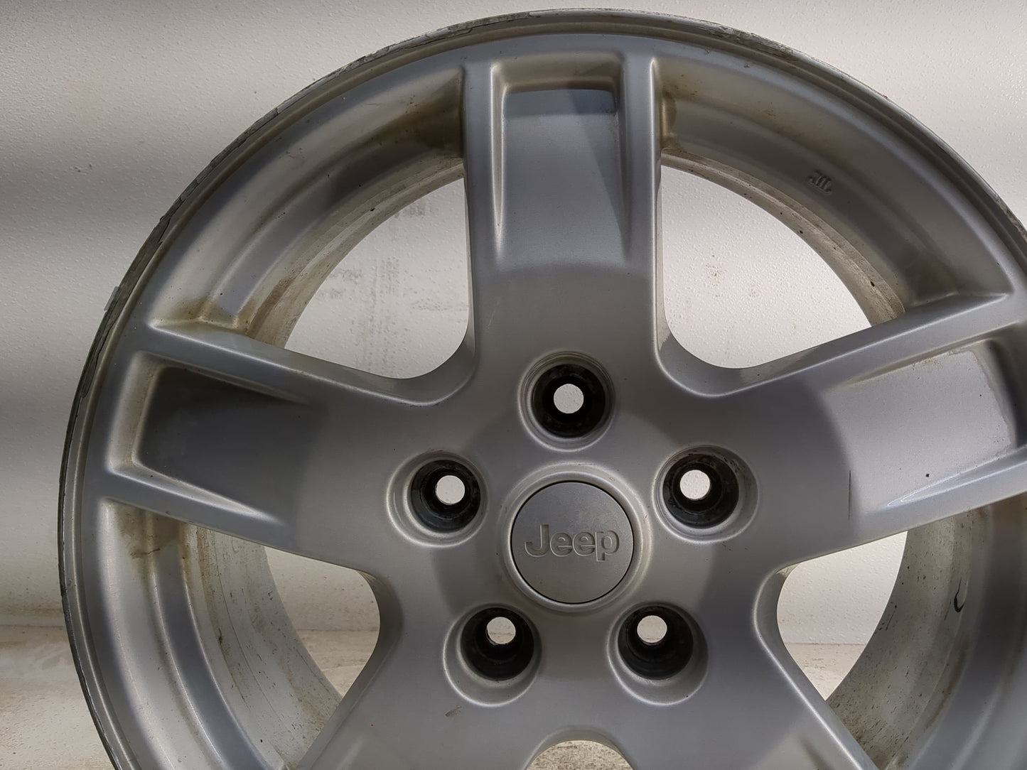 2005-2007 Jeep Grand Cherokee Oem Wheel Rim 1323850 - Oemusedautoparts1.com