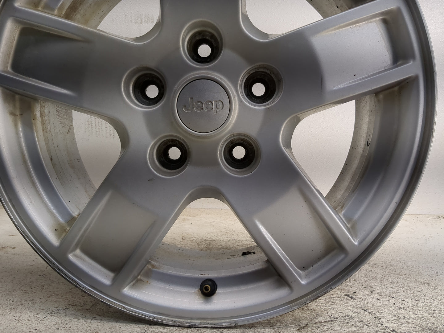 2005-2007 Jeep Grand Cherokee Oem Wheel Rim 1323850 - Oemusedautoparts1.com