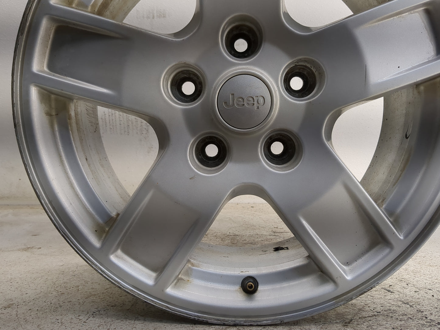 2005-2007 Jeep Grand Cherokee Oem Wheel Rim 1323850 - Oemusedautoparts1.com
