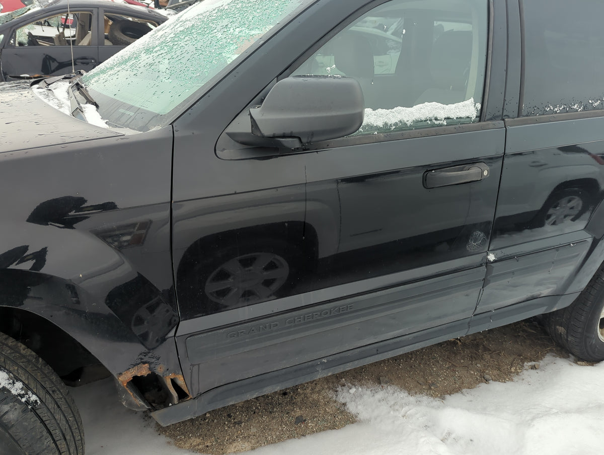 2005-2005 Jeep Grand Cherokee Driver Front Door Oem 1352317 - Oemusedautoparts1.com