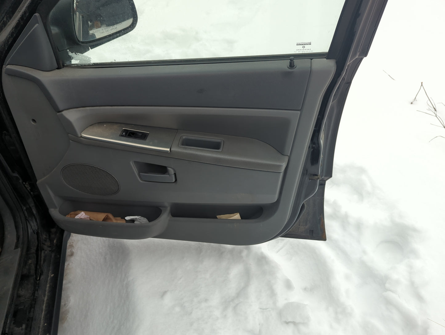2005 Jeep Grand Cherokee Front Right Passenger Interior Door Panel Trim 1352395 - Oemusedautoparts1.com