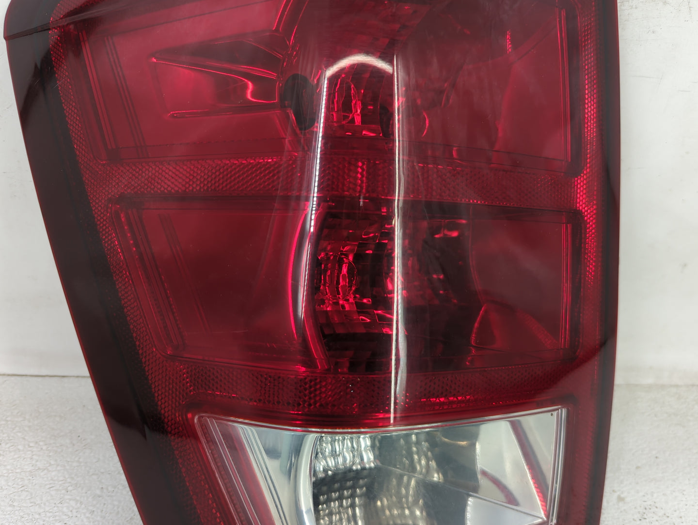 2005-2006 Jeep Grand Cherokee Tail Light Assembly Driver Left OEM Fits Fits 2005 2006 OEM Used Auto Parts - Oemusedautoparts