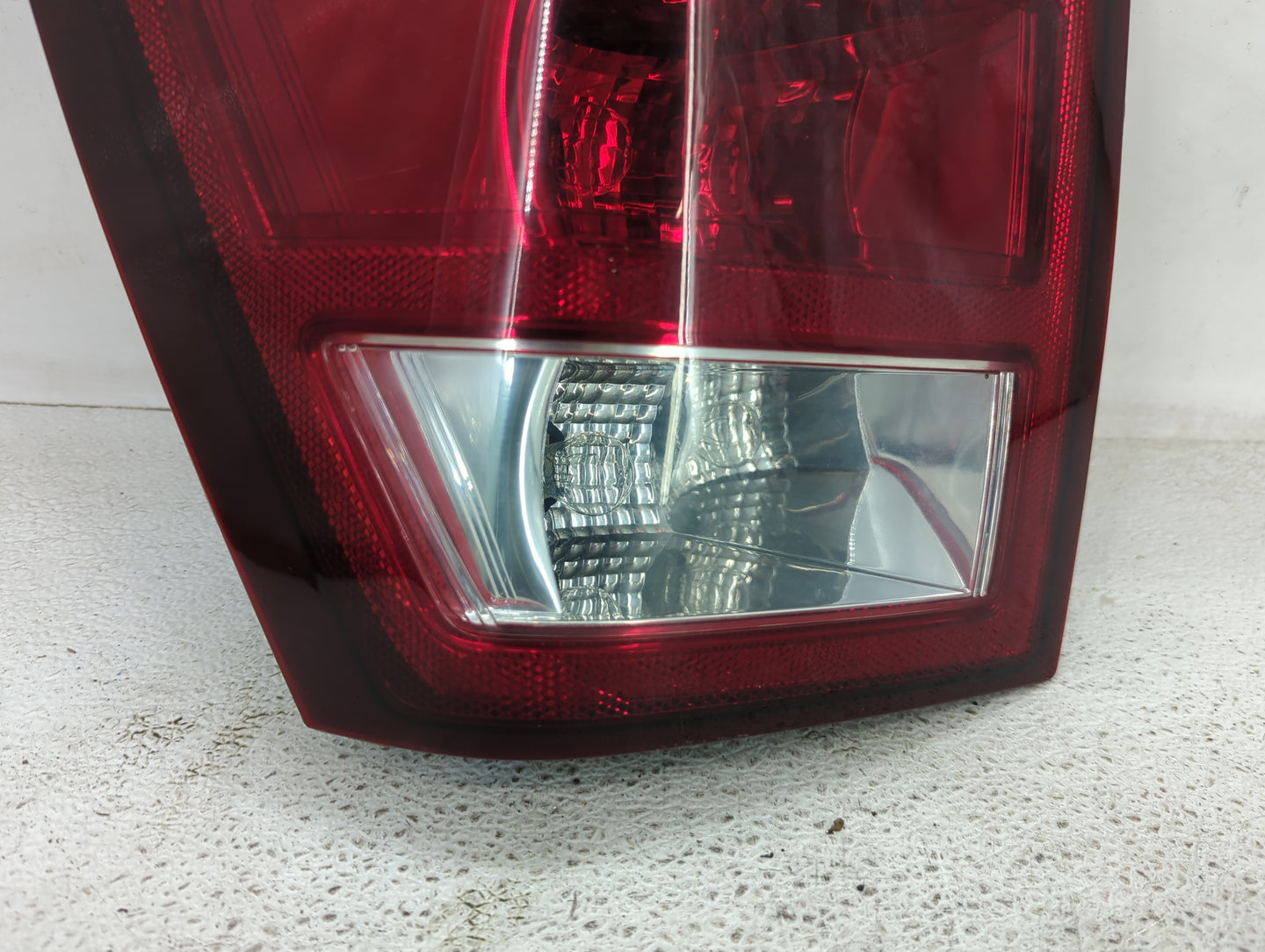 2005-2006 Jeep Grand Cherokee Tail Light Assembly Driver Left OEM Fits Fits 2005 2006 OEM Used Auto Parts - Oemusedautoparts
