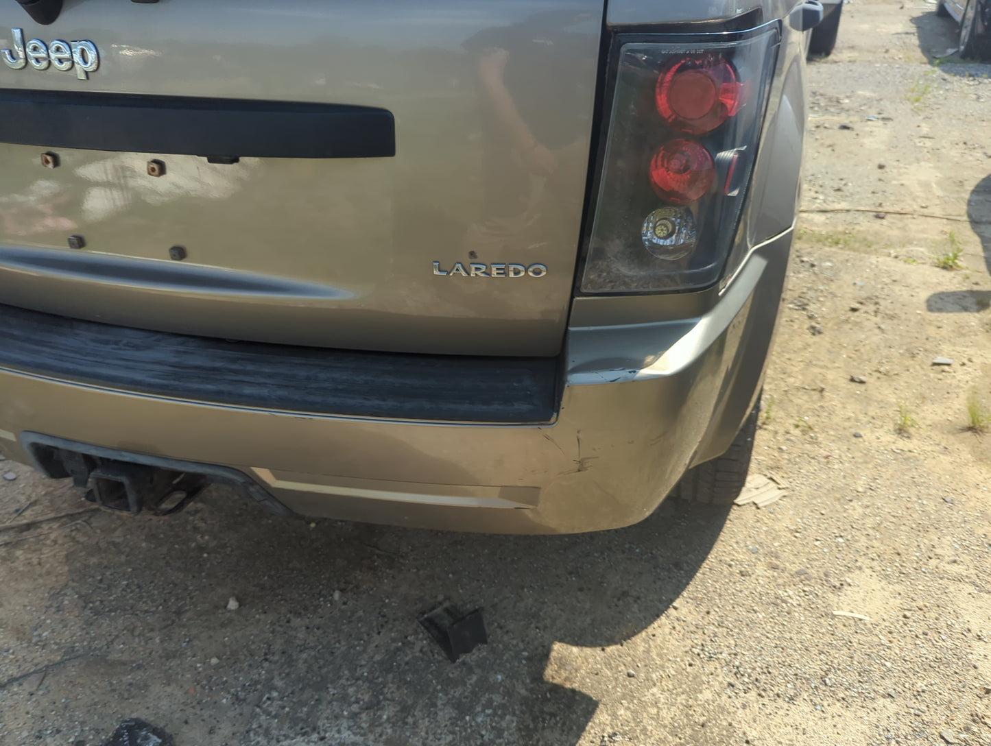 2005-2010 Jeep Grand Cherokee Rear Bumper Assembly Oem 5022261 - Oemusedautoparts1.com
