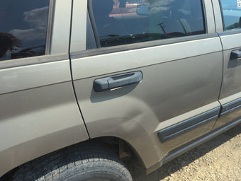 compare product 2005-2010 Jeep Grand Cherokee Passenger Rear Door Oem