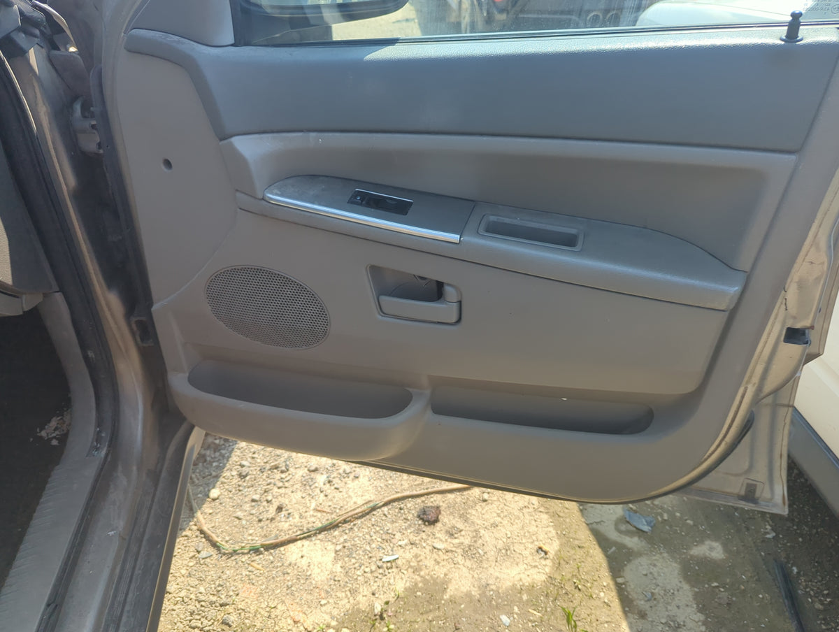 2005 Jeep Grand Cherokee Front Right Passenger Interior Door Panel Trim 5022319 - Oemusedautoparts1.com
