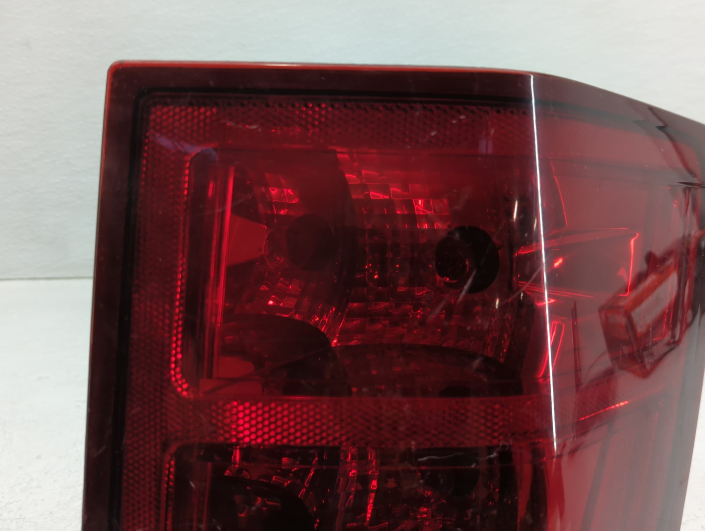 2005-2006 Jeep Grand Cherokee Tail Light Assembly Passenger Right OEM Fits Fits 2005 2006 OEM Used Auto Parts - Oemusedautop