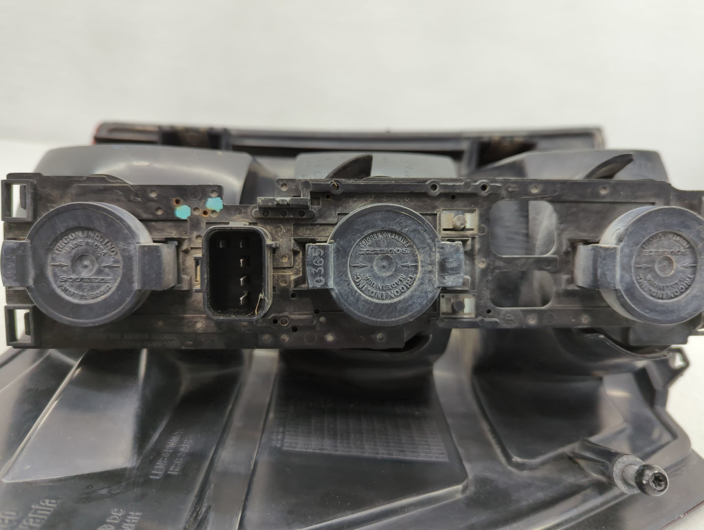 2005-2006 Jeep Grand Cherokee Tail Light Assembly Passenger Right OEM Fits Fits 2005 2006 OEM Used Auto Parts - Oemusedautop