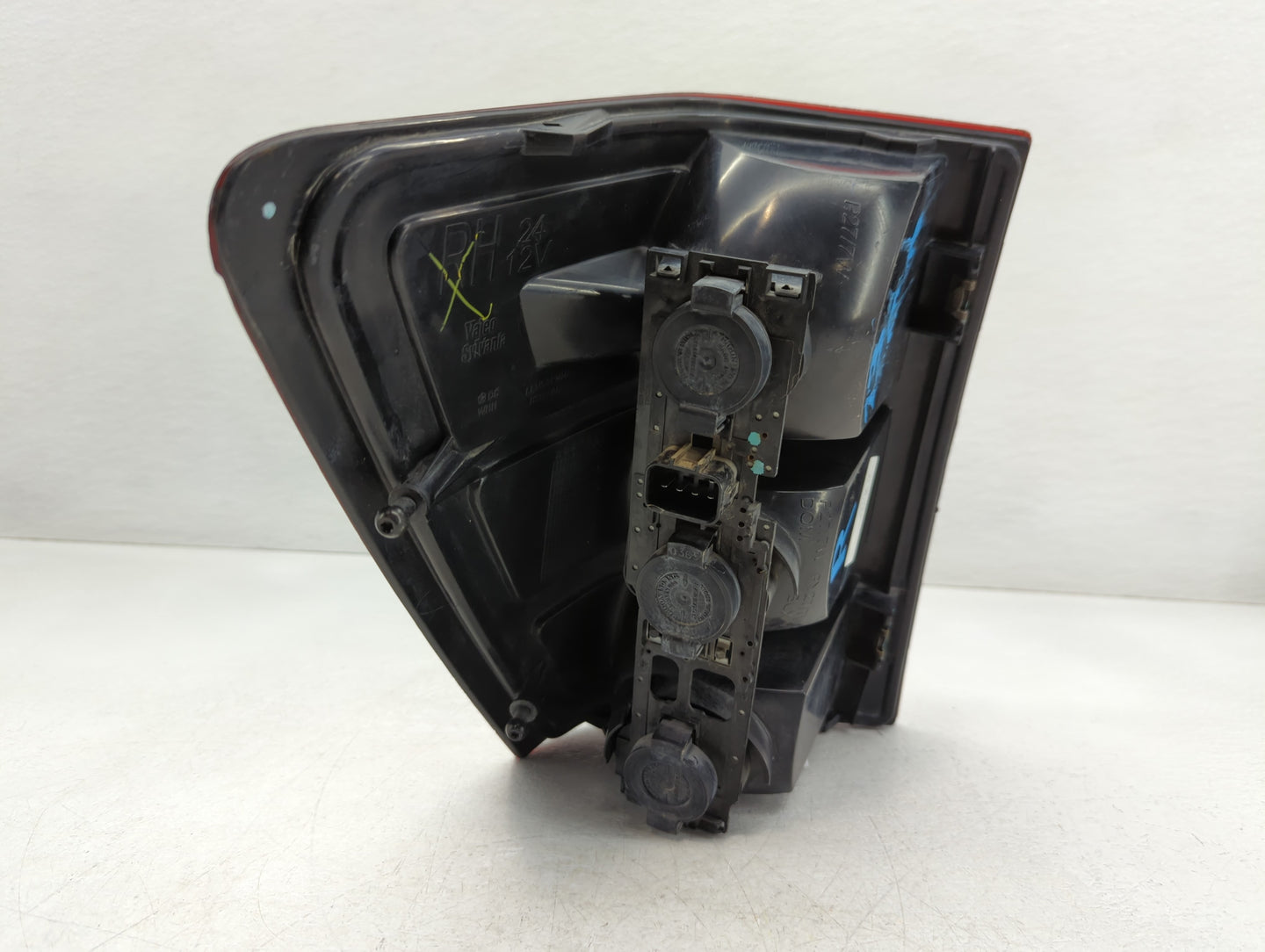 2005-2006 Jeep Grand Cherokee Tail Light Assembly Passenger Right OEM Fits Fits 2005 2006 OEM Used Auto Parts - Oemusedautop