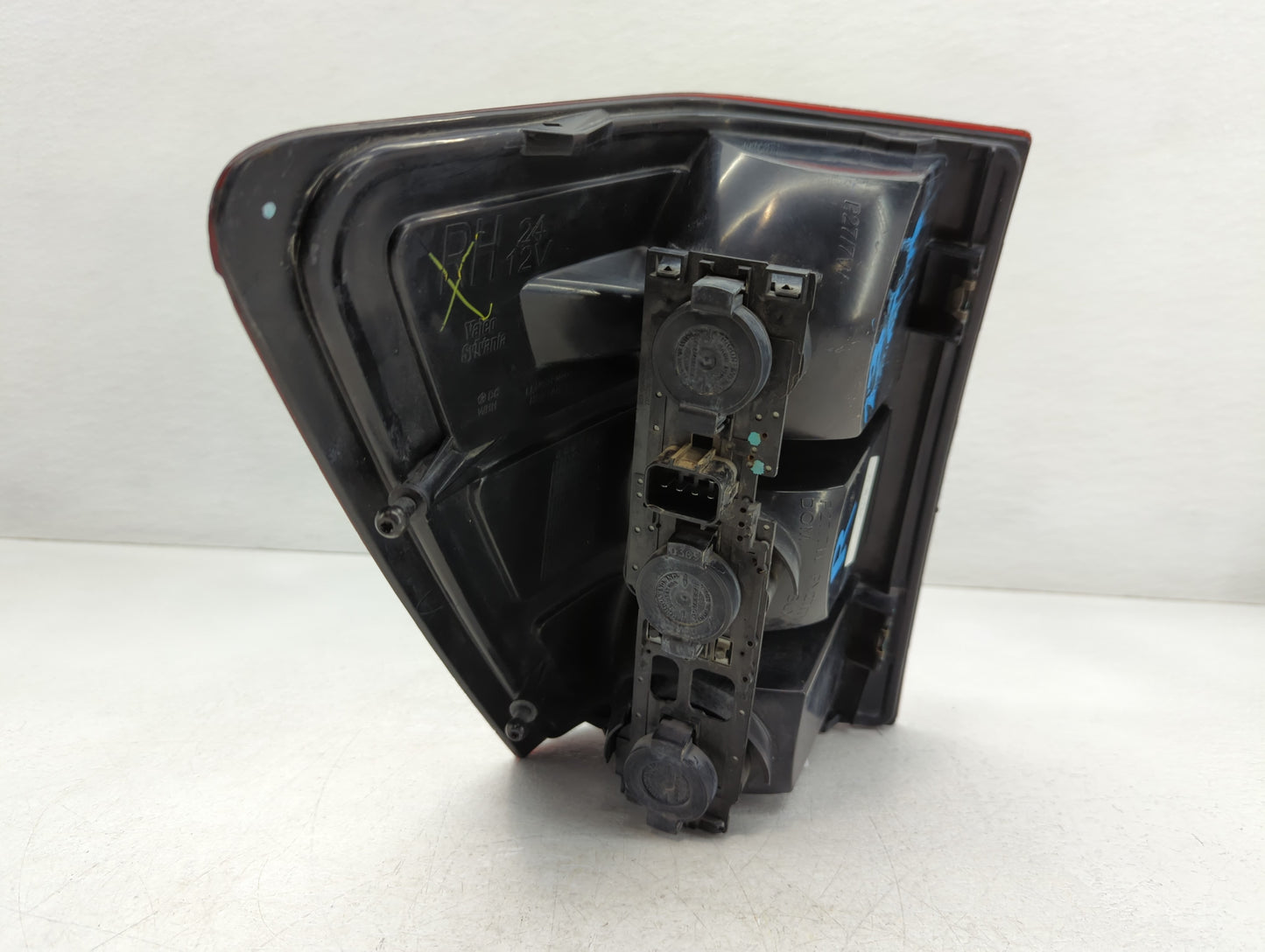 2005-2006 Jeep Grand Cherokee Tail Light Assembly Passenger Right OEM Fits Fits 2005 2006 OEM Used Auto Parts - Oemusedautop