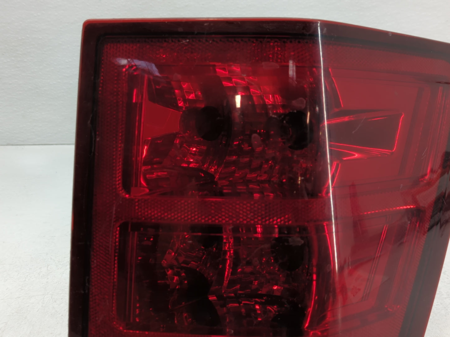 2005-2006 Jeep Grand Cherokee Tail Light Assembly Passenger Right OEM P/N:55156614AB Fits Fits 2005 2006 OEM Used Auto Parts