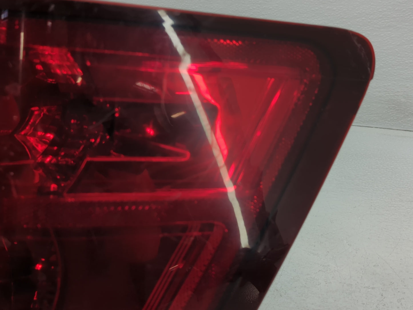 2005-2006 Jeep Grand Cherokee Tail Light Assembly Passenger Right OEM P/N:55156614AB Fits Fits 2005 2006 OEM Used Auto Parts