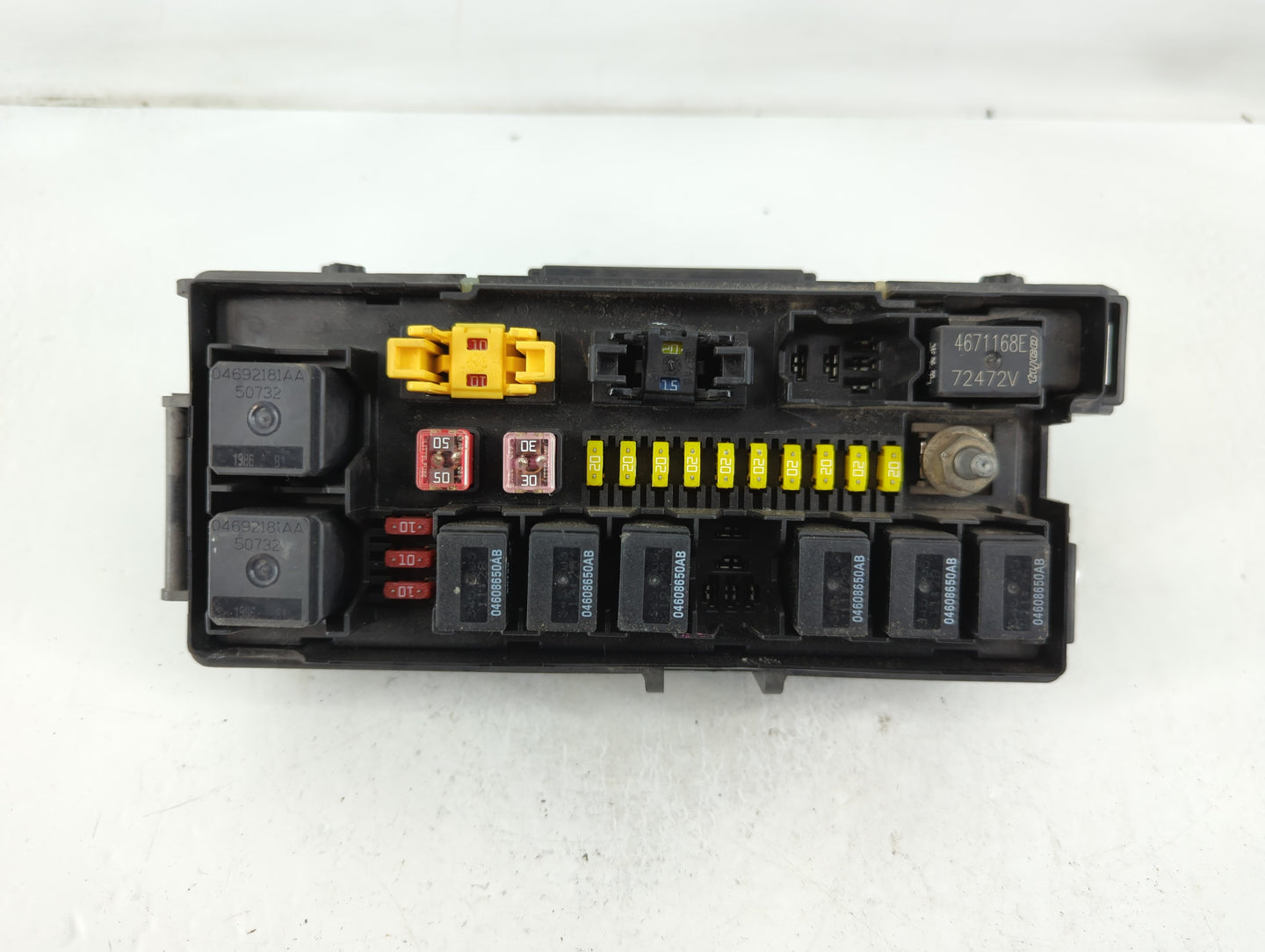 2005 Jeep Grand Cherokee Fusebox Fuse Box Relay Module Tipm 04692108ac - Oemusedautoparts1.com