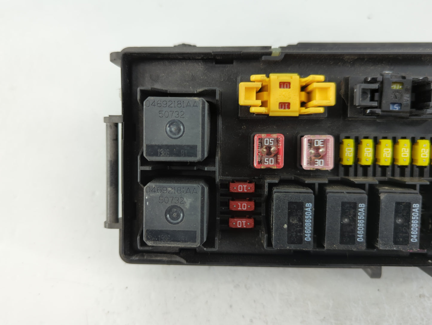 2005 Jeep Grand Cherokee Fusebox Fuse Box Relay Module Tipm 04692108ac - Oemusedautoparts1.com