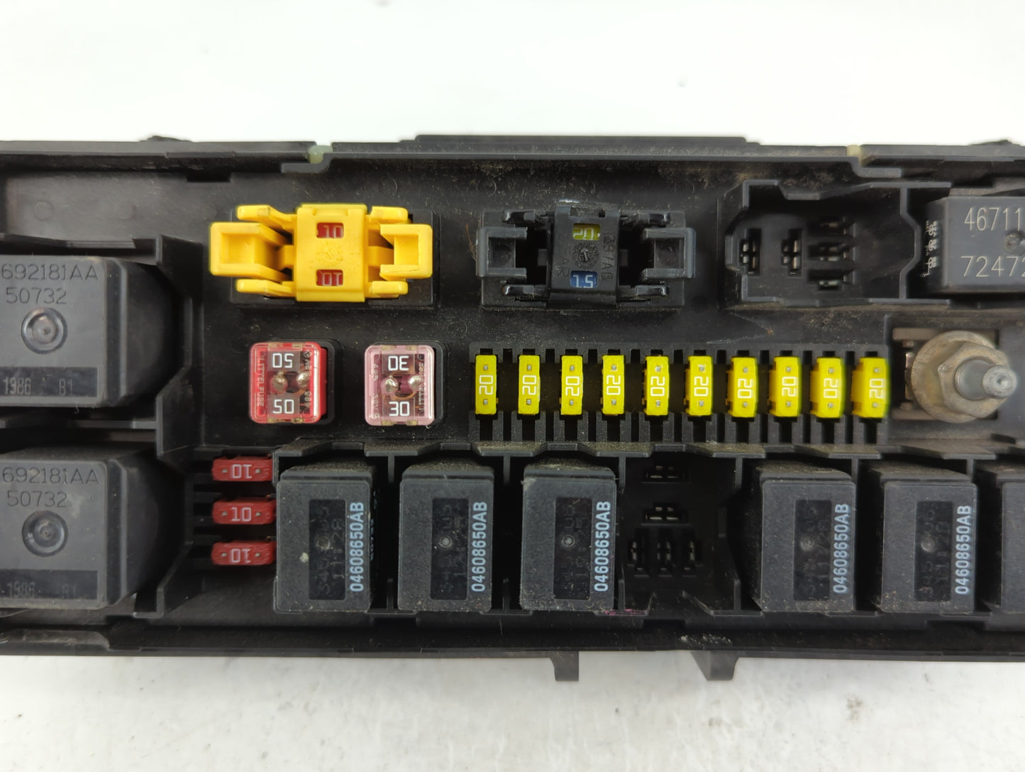 2005 Jeep Grand Cherokee Fusebox Fuse Box Relay Module Tipm 04692108ac - Oemusedautoparts1.com