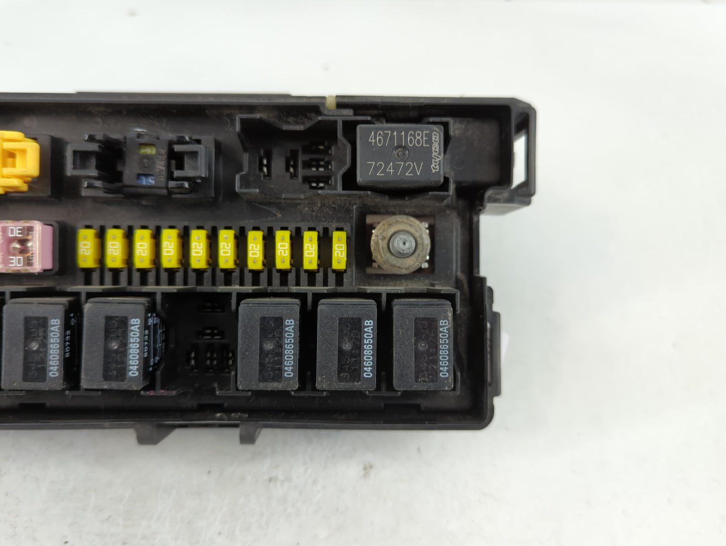 2005 Jeep Grand Cherokee Fusebox Fuse Box Relay Module Tipm 04692108ac - Oemusedautoparts1.com