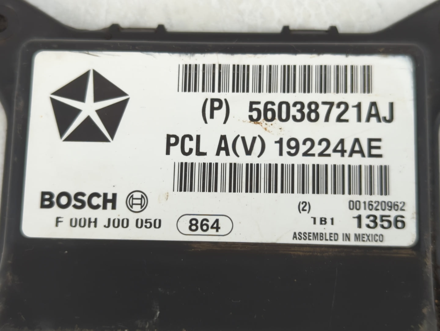2005-2006 Jeep Grand Cherokee PCM Engine Control Computer ECU ECM PCU OEM P/N:56038721AJ Fits Fits 2005 2006 OEM Used Auto P